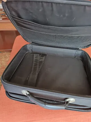 Maletín Negro para Portátil, documentos.40x 33x10c