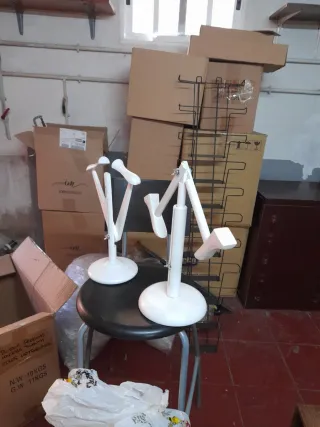 2 Maniquíes pequeños blancos de plástico