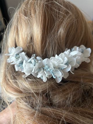 Tocado comunión/novia flores blancas y azules