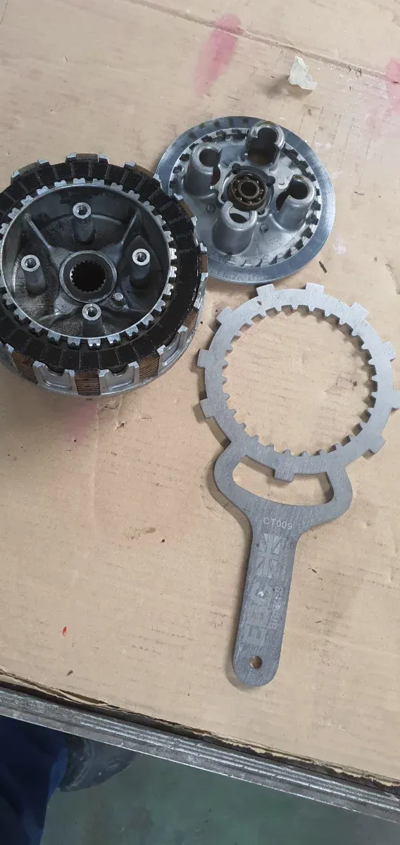 Útil desmontaje embrague Dominator 650  XR 600