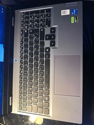 Portátil Lenovo LOQ 15IAX9, 15.6” FHD, RTX 4060