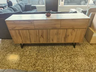 Cómoda de madera marrón