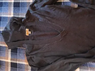 Jersey negro con capucha