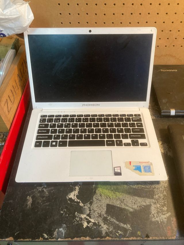 Lote 4 Portátiles Lenovo y Thomson