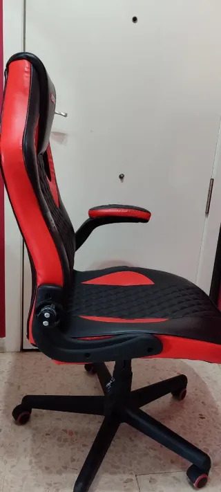 Silla Gaming Polipiel RACING  Falta 1 brazo.