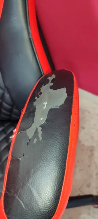 Silla Gaming Polipiel RACING  Falta 1 brazo.