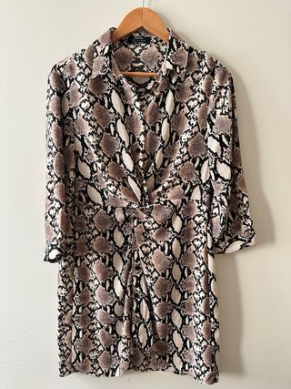 Vestido Bershka estampado serpiente raso