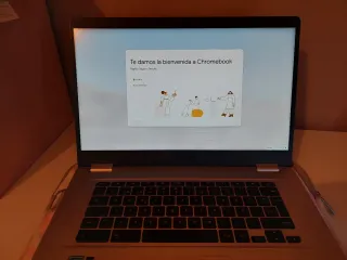 Ordenador Asus Plata con funda rosa