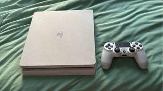 PS4 500GB Blanca + 1 Mando