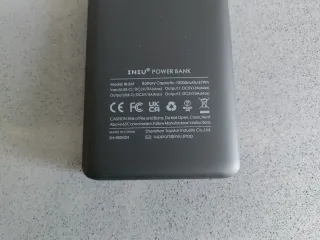 Iniu Power Bank con funda y cable