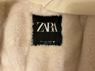 Parka Zara blanco roto con capucha
