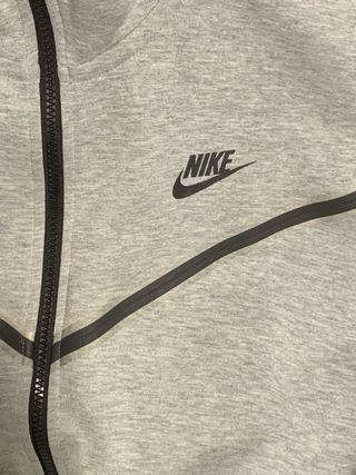 Chaqueta Nike Tech Gris