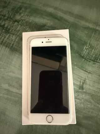 iPhone 6S color dorado.
