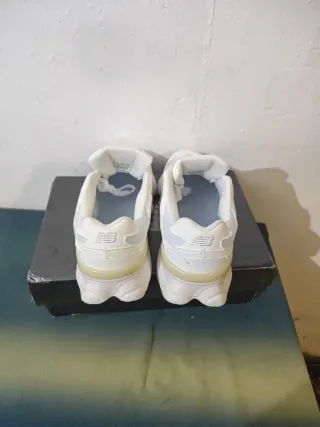 New Balance 9060 Tg 39 Bianco Argento