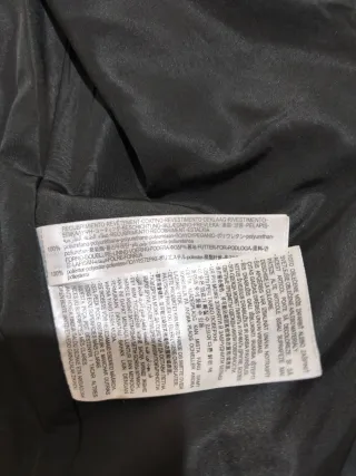 Chaqueta Zara efecto piel negra