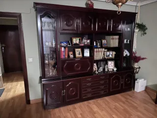 Mueble de salón clásico madera y cristal