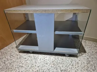 Mueble TV/Pecera con Ruedas