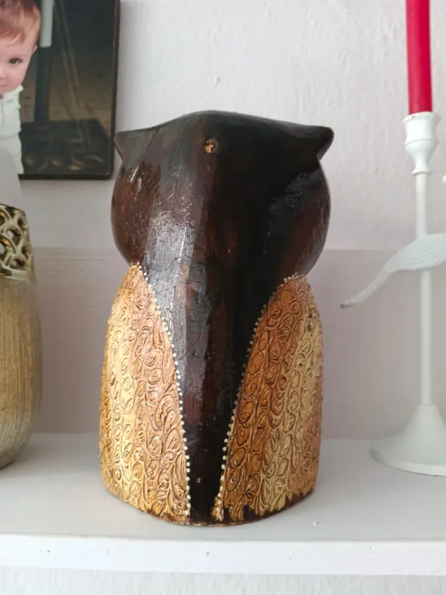 Búho decorativo de madera