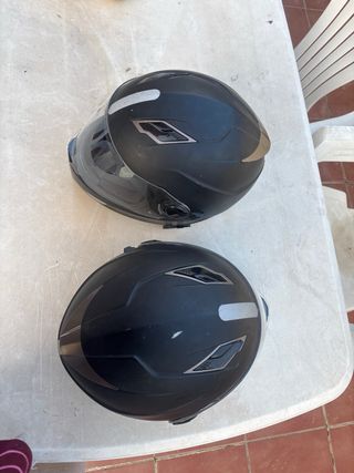 Cascos de moto negro