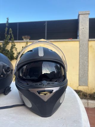 Cascos de moto negro