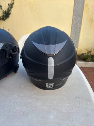 Cascos de moto negro