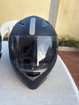 Cascos de moto negro