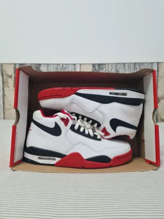 Nike Flight Legacy Blancas y Rojas