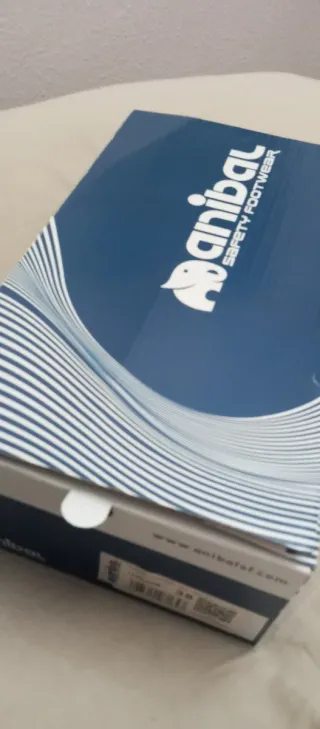 Zapatos de seguridad marrones y grises