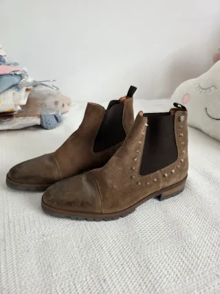 Botines de cuero y ante con tachuelas marquissio
