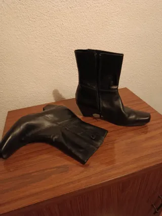 Botines de piel negros