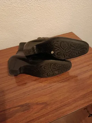 Botines de piel negros