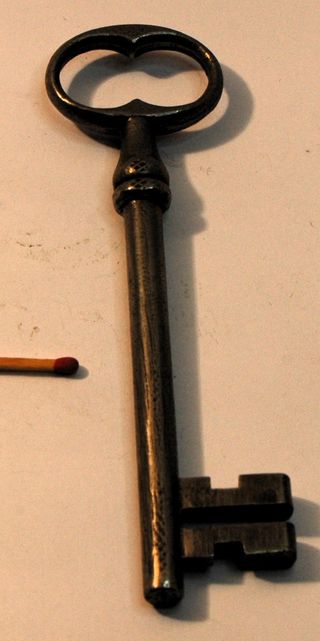Llave antigua hierro forjado grande
