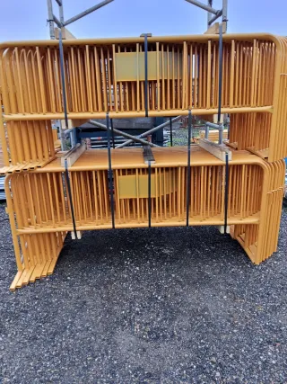 Vallas de obra metálicas naranjas