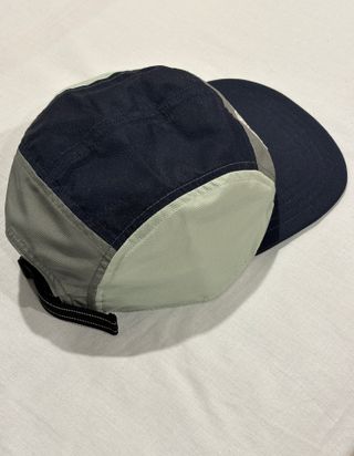 Gorra Asics 5 paneles