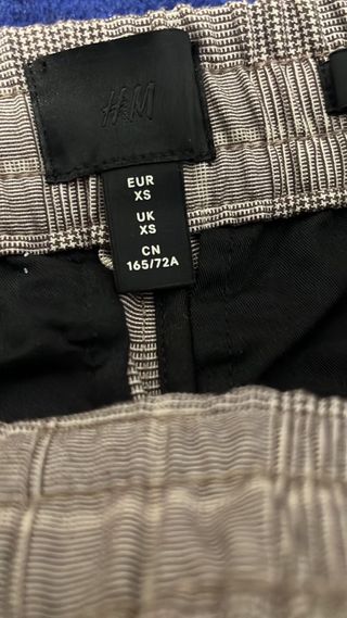 Pantalones de vestir grises a cuadros