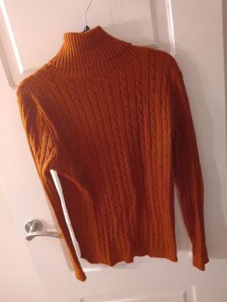 Jersey de punto naranja con trenzas