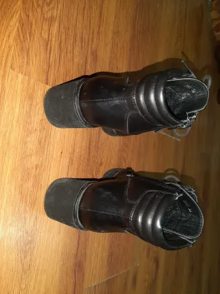 Botines Negros con Cordones y Cremallera