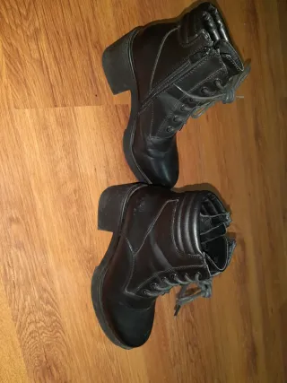 Botines Negros con Cordones y Cremallera