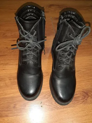 Botines Negros con Cordones y Cremallera