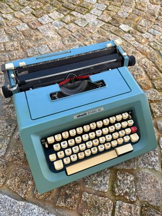 Máquina de escrever Olivetti Studio 46