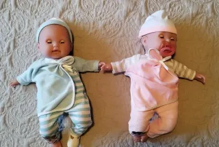 Lote 2 muñecos bebés