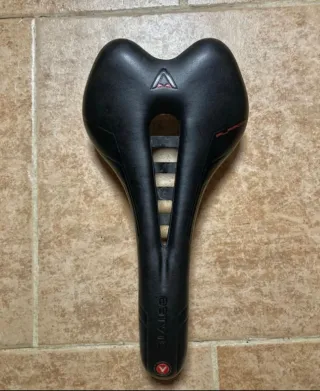 Sillín ciclismo Astvte Pilarga Negro