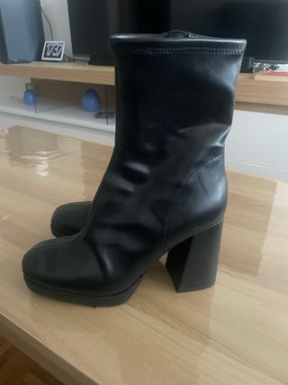 Botines negros piel con cremallera