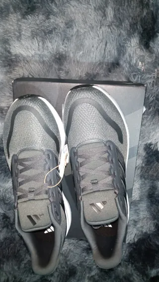 Zapatillas Adidas Negras y Grises