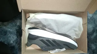 Zapatillas Adidas Negras y Grises