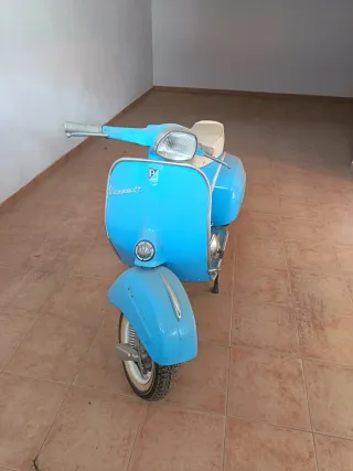 Moto Clásica Azul
