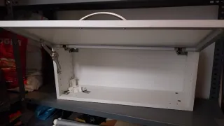 Vitrina horizontal plateada con puerta de cristal