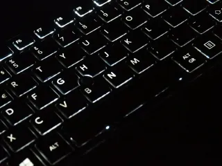 TOSHIBA ORDENADOR PORTÁTIL i7 SSD 16G RAM