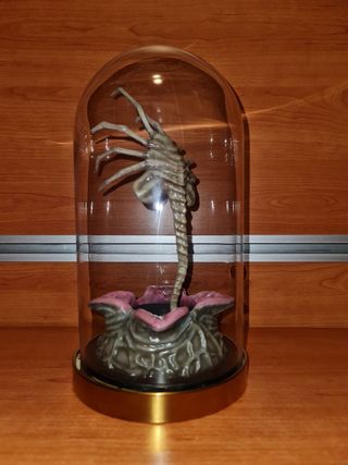 Alien Facehugger figurine