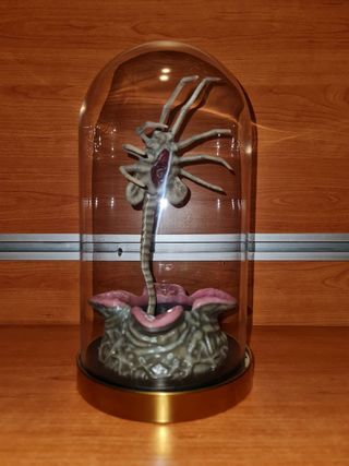 Alien Facehugger figurine